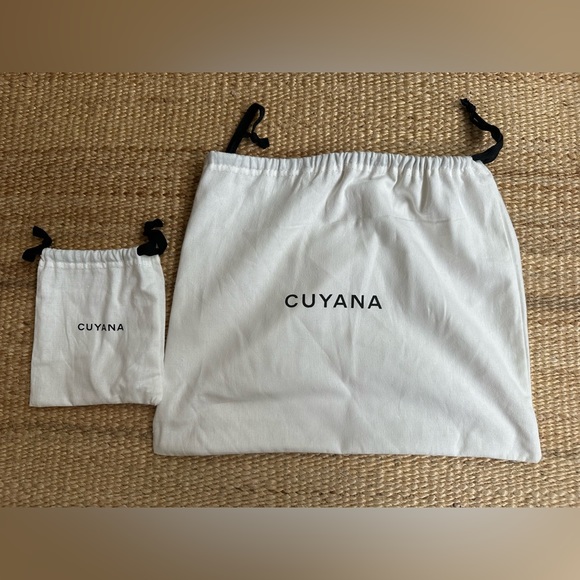 Cuyana Mini System Tote black pebbled leather with crossbody strap - Picture 6 of 8